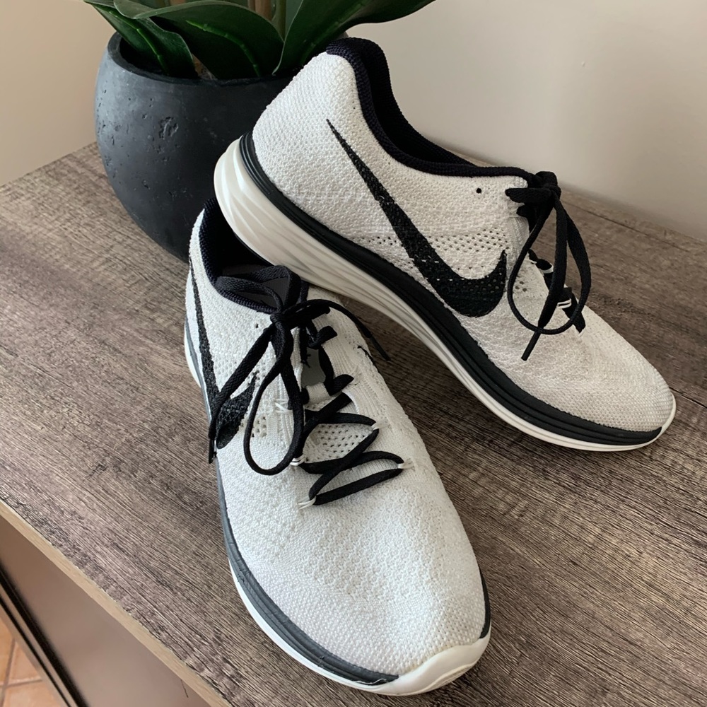 Nike Runners size 9